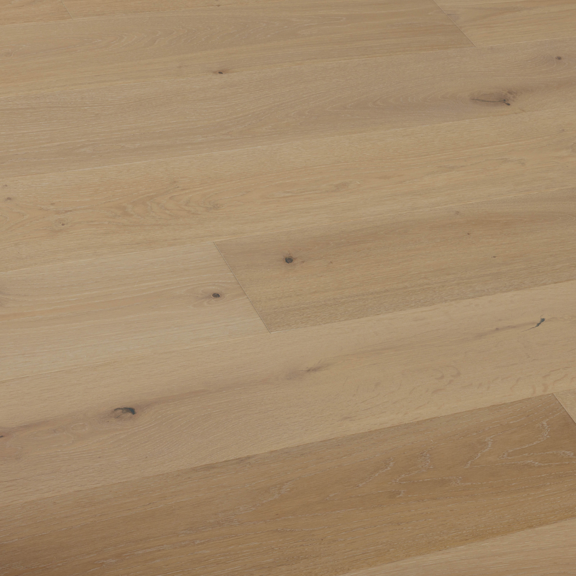 Luna <span>7-1/2″ European Oak Engineered Hardwood Flooring</span>